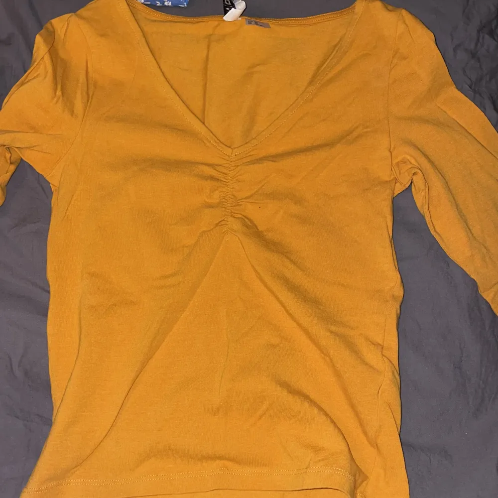 Gul / orange söt topp långärmad storlek xs . T-shirts.