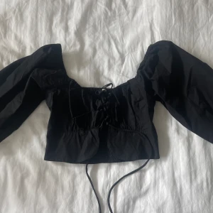 Helt ny blus från BikBok - Storlek Xs Aldrig använd, lapp sitter kvar