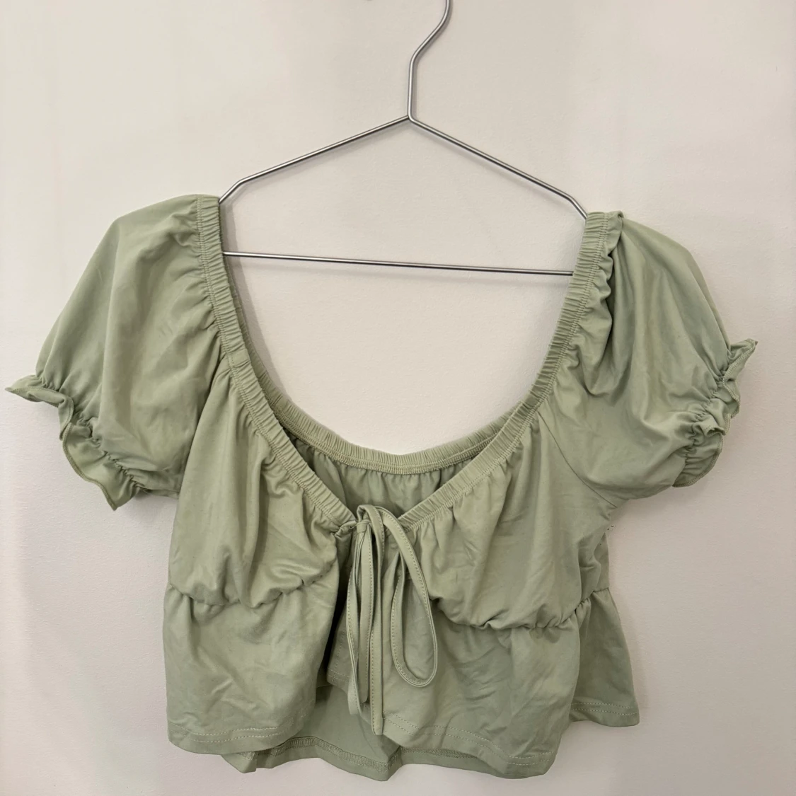 Grön topp med knytning