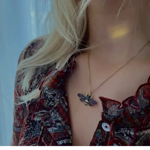 PAKET BI & SNÄCKA - Paket med halsbandet BI & örhängena Snäcka ❤️