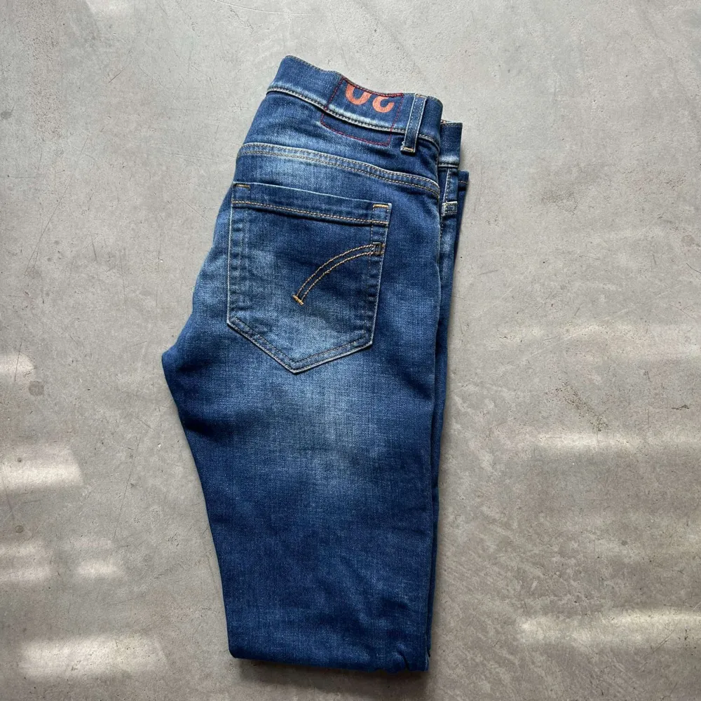 Hej! Säljer mina Dondup jeans nu då dem var för små på mig! | skick 9/10 | pris: 999:- Retail: 3500:- | Storleken är 30 men sitter lite mindre! | Skulle passa dig som är mellan 165-170cm bäst! | fler frågor eller funderingar skicka pm!🤩. Jeans & Byxor.