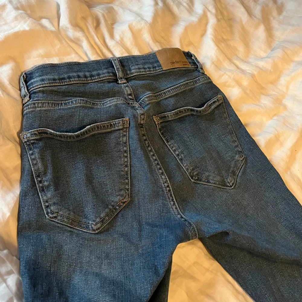 ’perfect jeans’ av Gina Tricot, kostade 650kr från början om jag minns det rätt!. Jeans & Byxor.