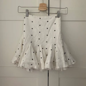 Zara kjol - Jätte söt kjol från zara, jätte fin till sommaren❤️🙌