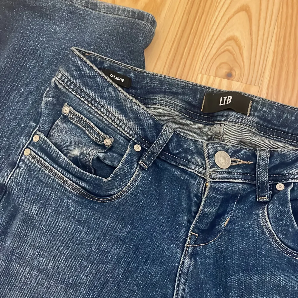 Så snygga Ltb jeans i modellen valerie. Mycket bra skick. Storlek W25/L36. Pris kan diskuteras❣️❣️. Jeans & Byxor.