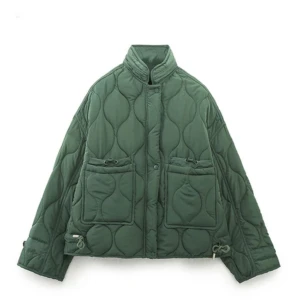 Intreskoll på min zara jacka!💗 - Fin jacka i nyskick från zara!!💗 skicka meddelande om ni vill ha photo på den i verkligheten har även en luva!