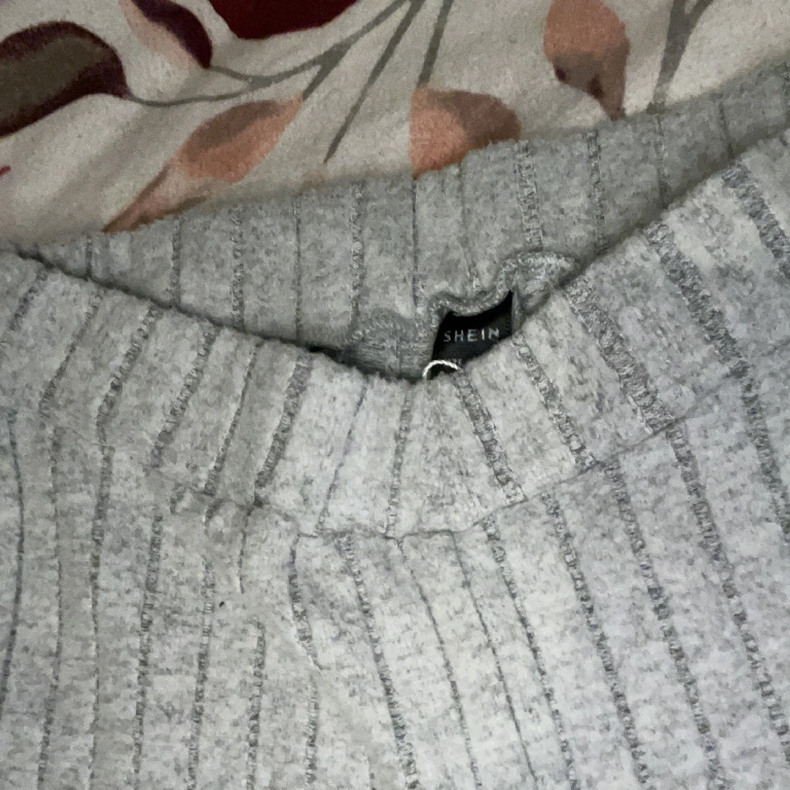 Grå mjukis byxor  - 91