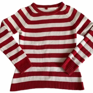 Randig tröja - Randig stickad tröja, storlek S. Köpt på plick men kommer ej till användning. Köp med Köp Nu!