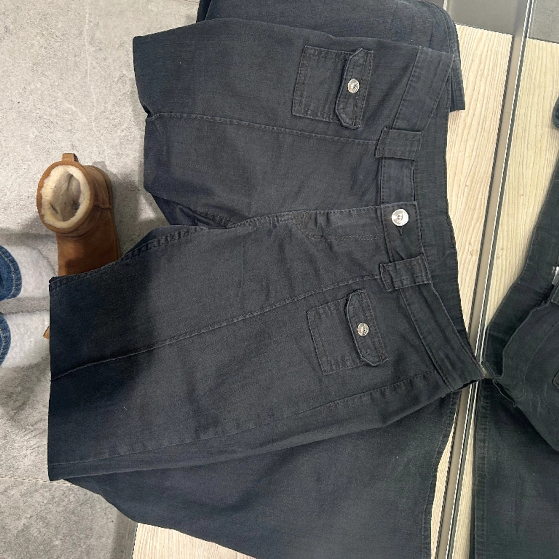 Svarta hm jeans - 90