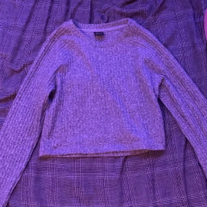 Gullig oanvänd tröja - Denna köpte jag för typ 3 år sedan på Gina Tricot men jag har aldrig använt den. Det är en väldigt gullig tröja och jag hoppas att någon får användning av den ❤️