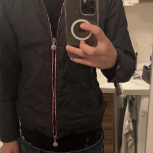 Moncler giubbotto - Storlek 2 finns några skavanker be om fler bilder 