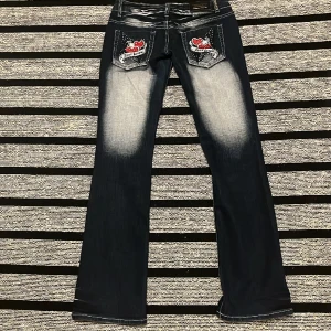 Low rise jeans - Midjemått:75 Innerbenslängd: 83