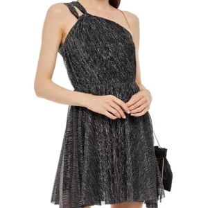 Maje klänning  - Säljer nu min älskade Maje klänning då jag inte har något användande för den längre. Så snygg och passar perfekt till nyår⭐️🥂 . Inga defekter alls😍😍 Pros gör att diskuteras, kan tänka mig att sälja för billigare vid snabb affär❤️