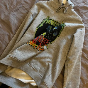 Metallica Hoodie - Carlings egna märke, är lite oversize så därför den säljs! Perfekt skick inga fläckar eller liknande💯👌🏼🧨