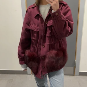 Custommade jacka  - Intressekoll på denna jacka från Custommade. Dunder skick, skriv om du har fler frågor. 