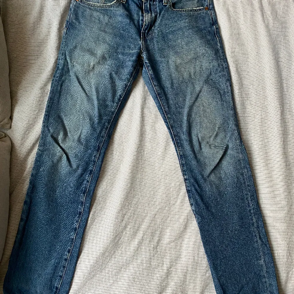 Ett par jättefina Levis jeans! Den mest perfekta bortfrusna passformen jag haft och sitter superfint i midjan, dom har tyvärr blivit lite förkorta för mig (är 170), men annars jättefina!. Jeans & Byxor.
