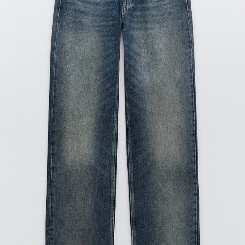 Nya jeans från zara som är slutsålda storlek 36. Lågmidjade.. Jeans & Byxor.