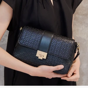 Axelremsväska  - Anna field väska, 150kr, jätte bra skick😊