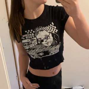 svart magtröja  - superfin tröja som tyvärr inte kommer till användning! 