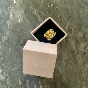 Edblad ring - Den är i väldigt bra skick fortfarande, tål vatten. Minsta storleken 16.00