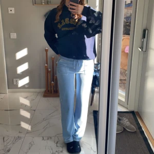 Juicy  - Knappt använda juicy i ljusblå färg! Storlek S💙