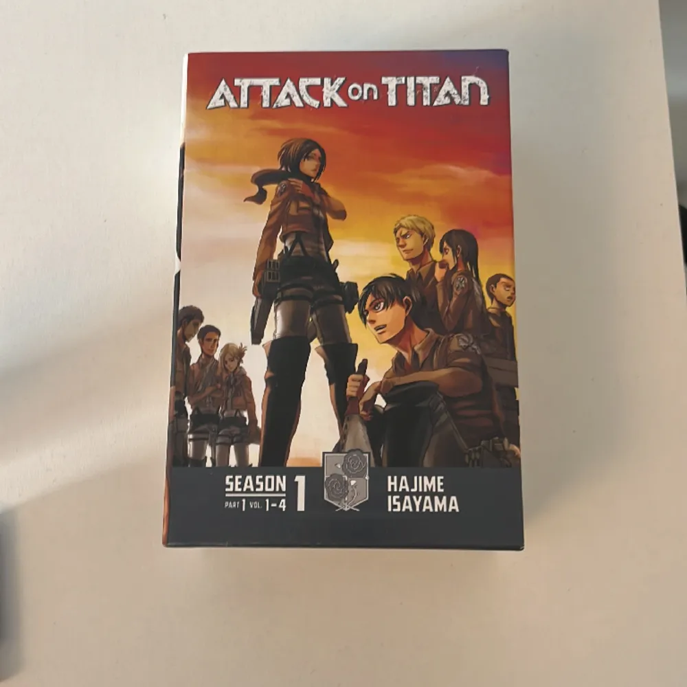 Attack on Titan manga som bara lästs en gång. Inga defekter alls.. Övrigt.