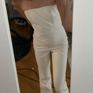 Jumpsuit - Helt ny endast provad. Storlek XS. Prislapp finns kvar 150kr plus frakt. 