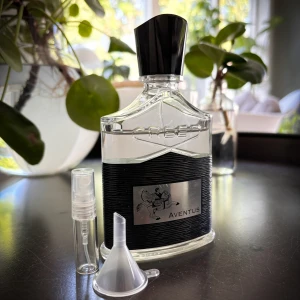 Splittar av: Creed Aventus, Bleu de Chanel, och många fler - 3ml tester från mina parfymer!  Priserna ovan gäller alltså 3ml i en glas-dekant sprayflaska. Varje parfym har ett eget doseringsmunstycke för att inte kors-kontaminera varandra.  Betalning via Swish är det som gäller, för både din och min trygghet!