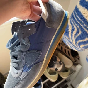 Feta Phillips modell trainers - Feta Philippe modells nyskick, ska baxa dom imorn. Hör av er vid funderingar, kan frakta inom 1 dag.