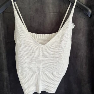 Virkad topp - Virkad topp! Liten defekt-> se bilder!! Inget som syns tydligt när man har den på sig🩷🥰🌸