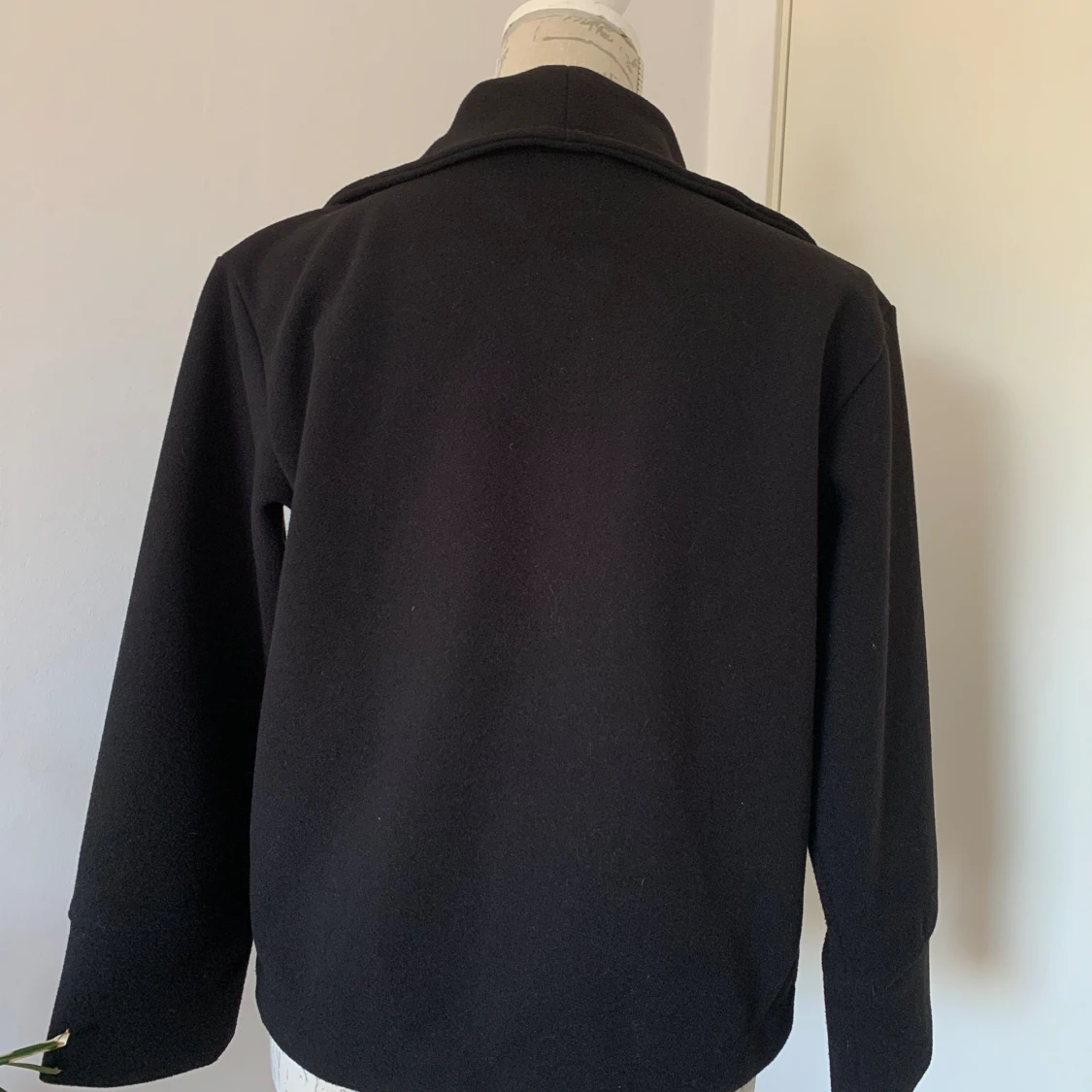 Gina tricot kort svart kappa - 91