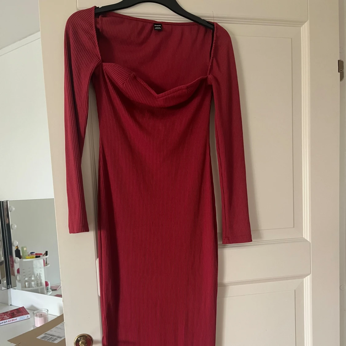 Vinröd klänning 