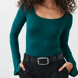 Långärmad topp - Säljer denna ”soft touch” tröjan från gina tricot. Använd ett fåtal gånger och har inga skador. Säljer för att den inte passar min stil. Fast pris.