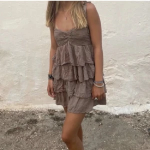 Sommarklänningar  - Två st klänningar i liknelse av den eftertraktade på första bilden!! Båda super fina❣️❣️