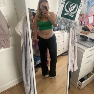 Lågmidjade linnebyxor  - Säljer dessa ascoola vintage linnebyxor från vero Moda i storlek 40