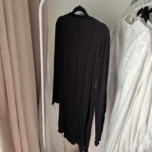 Tight klänning - Tight kort klänning i skönt tunt material.