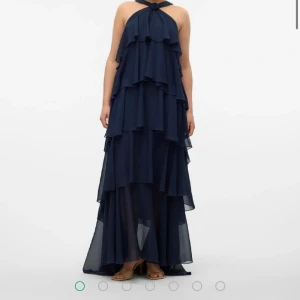 Klänning - Intressekoll på den finaste klänningen någonsin från vero moda!! Stlk S har taggen kvar! 