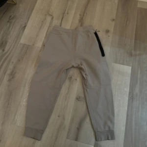 Nike tech - 1 år gamal 