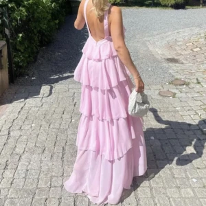 Felicia Wedin x Vero Moda  - Säljer denna oanvända klänning i storlek S 💕