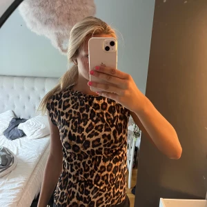 Leopard topp - Säljer denna som aldrig är använd och har lappen kvar. Den är slutsåld på hemsidan. 