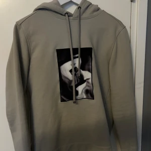 Limitato hoodie - Säljer min limitato hoodie som är helt oanvänd och i topp skick. Nypris: 3000 kr. Mitt pris: 599