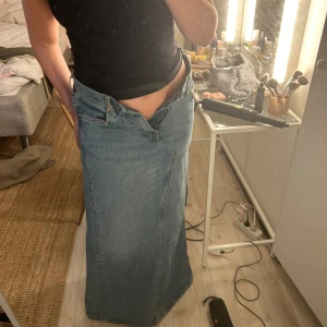 Lång jeanskjol från Weekday  - Lång snygg jeanskjol från Weekday 