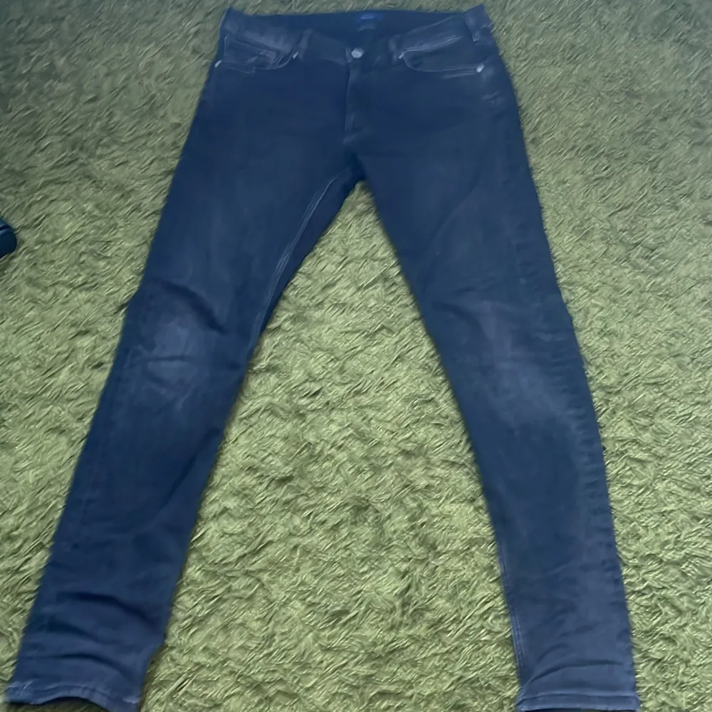 Gant jeans, har använts 5 gånger// skick 8,5/10, storlek 170cm. kom privat om du har mer frågor.  . Jeans & Byxor.