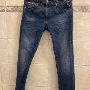 Replay jeans - Säljer mina replay jeans hyperflex för att dom inte kommer till användning. Storlek=W29 L30. Skick=9/10 (använda fåtal gånger)Nypris ligger på 1699. Vid frågor och funderingar kontakta mig.  