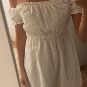 Vit klänning - Vit klänning