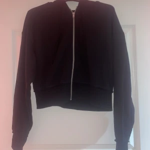 Hoodie - Använd 1 gång Kort vid magen