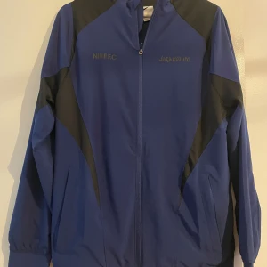 Nike tröja  - Blå Nike tröja. Storlek 170cm Junior 