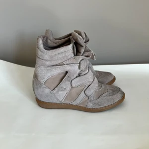 Superfina skor - Superfina skor som ser ut lite som isabel marant! Väl använda stl 36/37