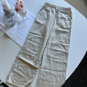 Beiga linnebyxor - Beiga linnebyxor som bara använts en gång