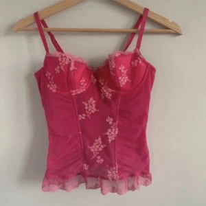 Corset topp - Jättesnygg corset topp, säljer då den va för lite skulle säga att den passar någon med 75A-75B🩷