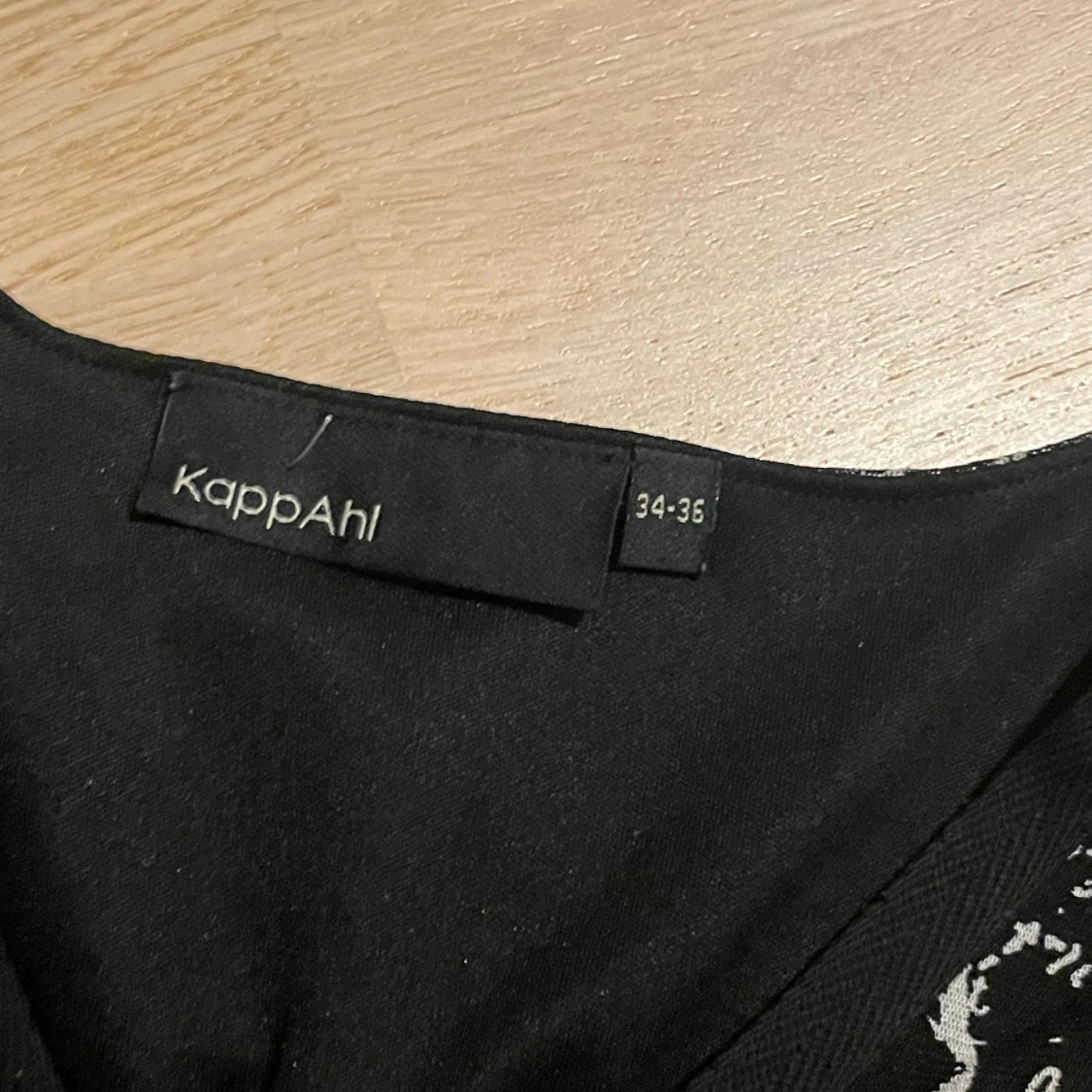 Svart y2k topp med mönster - 91